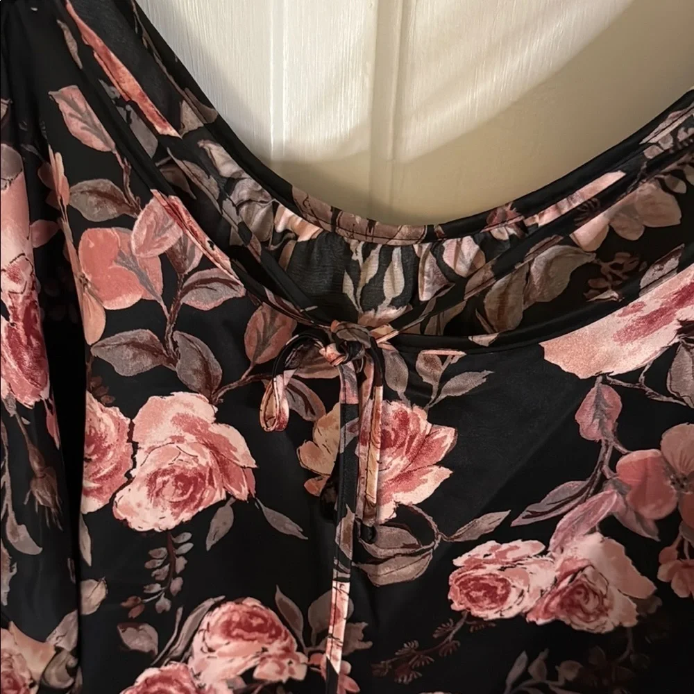 VS Secret Treasures Set , Elegant Black & Pink Rose Robe,Shorts& Camisole